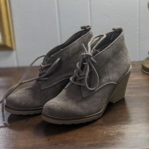 White Mountain Genuine Leather Upper Grey Wedge Ankle bootie size 8M